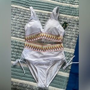 White women's bikini size medium NWT With  Zigzag Pattern by Blooming Jelly